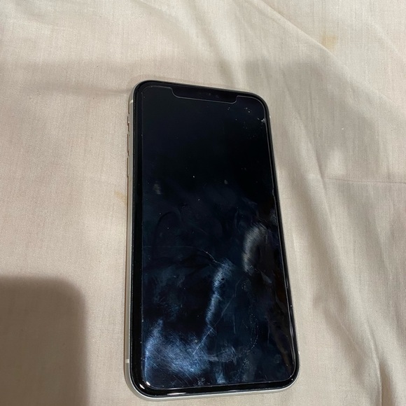 iPhone 11 128GB White Unlocked - Picture 2 of 5